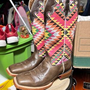 Ariat women’s boots Aztec & Iron